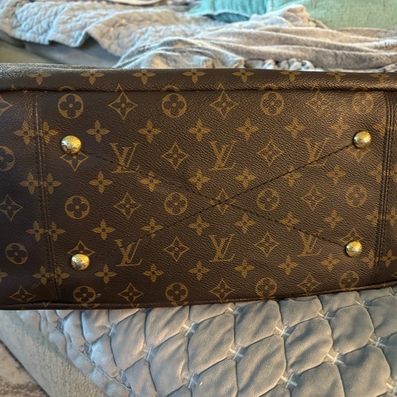 100% AUTHENTIC Louis Vuitton Monogram
Artsy MM Hobo Shoulder Handbag - Picture 5 of 11